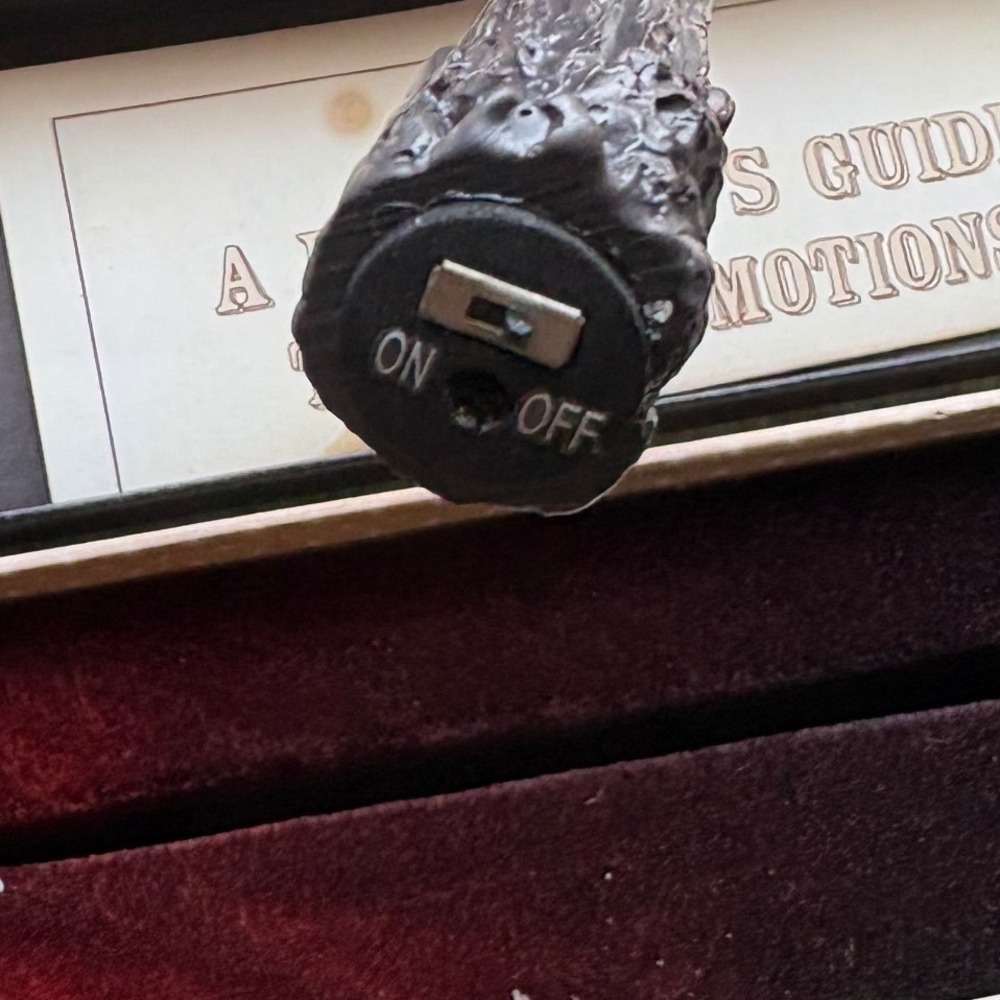 Magic Wand Interactive Wizard Replica with Collector Box & Motion Guide Untested - Picture 4 of 5